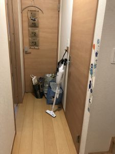 ：行き場のない荷物や掃除機の置場も欲しかった。