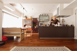 築30年マンションリノベ | ようこそ美術館へ! おもてなし心たっぷりの、廊下がギャラリーのお家