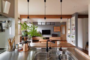 築41年 | アロマ香るアカシアフローリングの家 ~実家を増築して二世帯住宅へ~