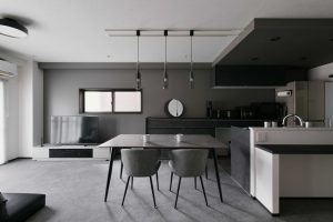 築31年戸建てリノベ | モノクロ空間に家族で彩る暮らし