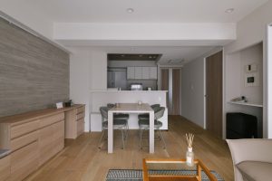 築30年マンションリノベ | 素材と色にこだわり抜いた大人の選択